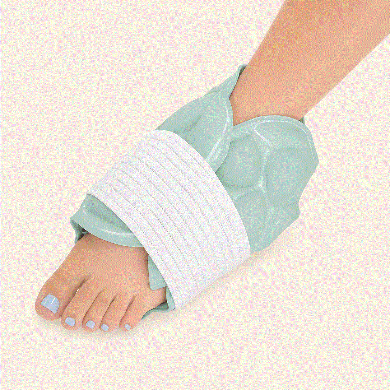 Cooling therapy wrap designed for joint pain relief with adjustable straps and SkinSafe™ 58° cooling comfort