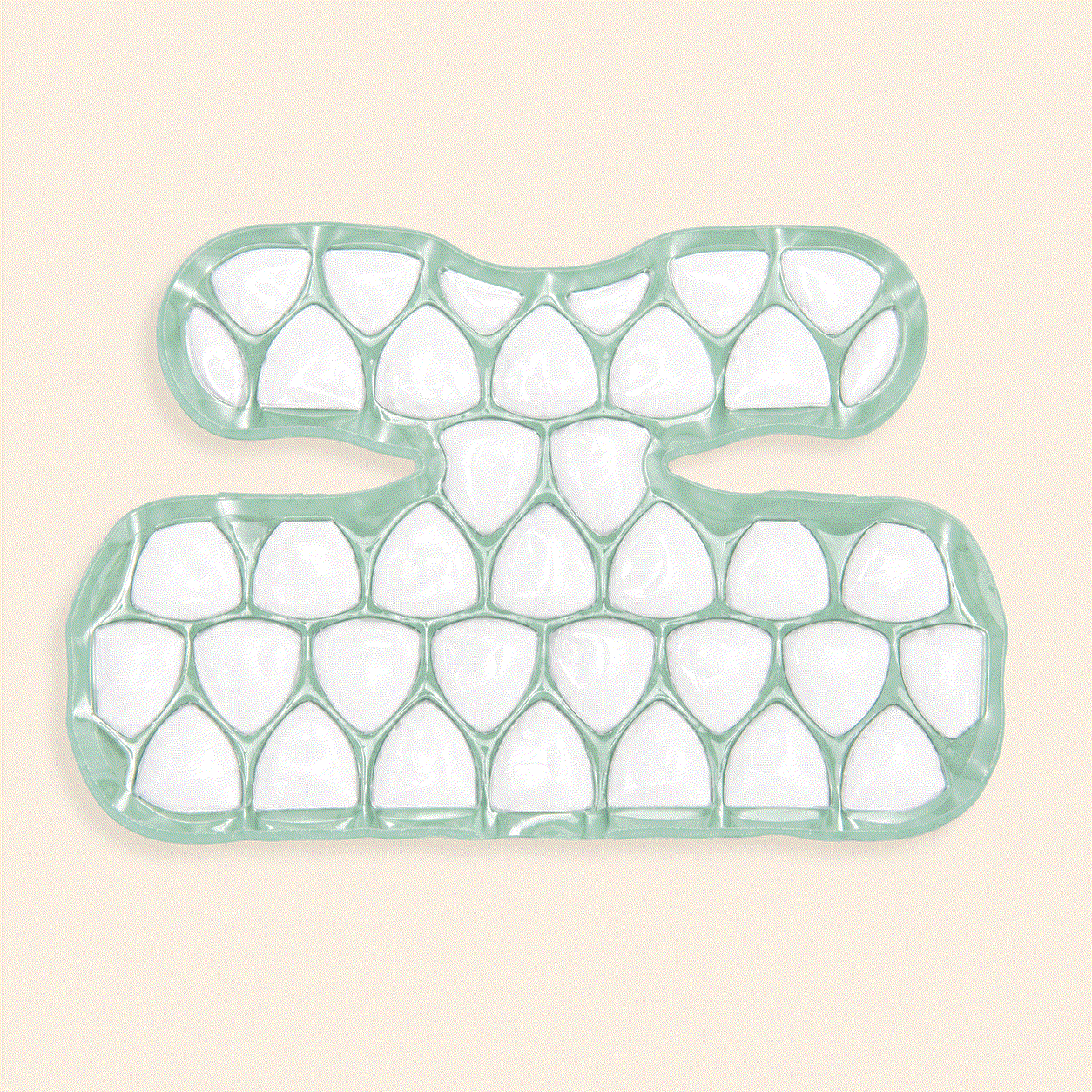 Cooling therapy wrap for joints with adjustable compression and flexible straps