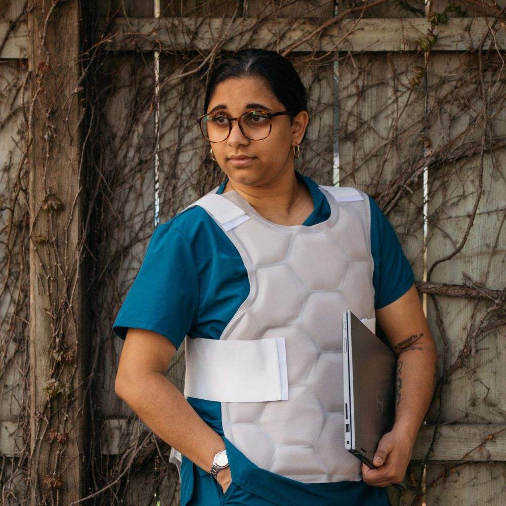 Lightweight cooling vest with CoolNow™ 80° technology providing on-demand front and back cooling without batteries or ice packs