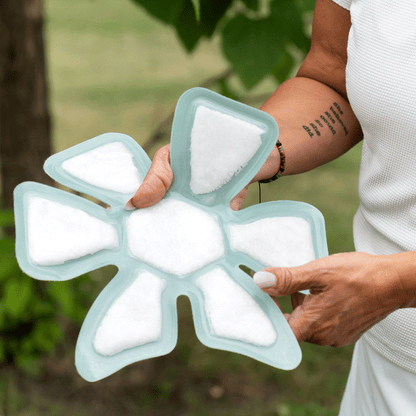 peace of. mind in woman's hands